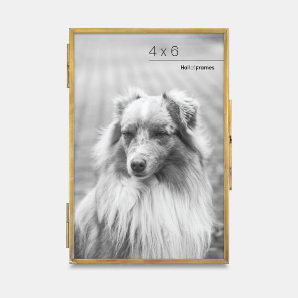 A 4x6 ultra-slim brass metal photo frame, crafted with sleek antique brass to frame any photo.